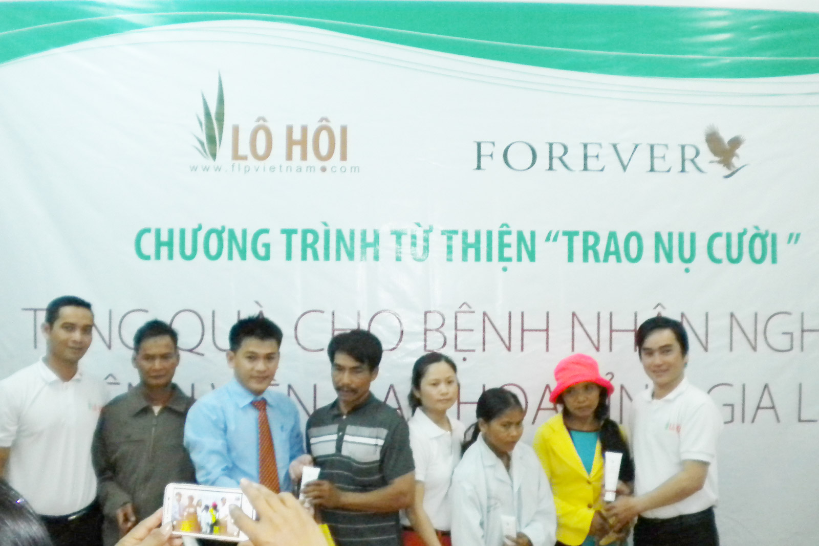 The charitable program “Giving smiles” Gifts for to poor patients at General hospital in Gia Lai